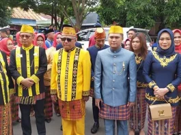 Musik Tradisional Tolaki Iringi Prosesi Lamaran Anak Bupati Konawe