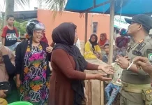 Pedagang Pasar Sore Lauru Bombana Ogah Dipindahkan Pedagang Pasar Sore Lauru Bombana Ogah Dipindahkan
