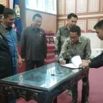 DPRD dan Pemrov Sultra Tetapkan Sembilan Raperda jadi Perda DPRD dan Pemrov Sultra Tetapkan Sembilan Raperda jadi Perda