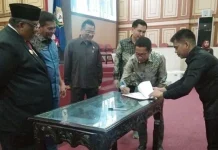 DPRD dan Pemrov Sultra Tetapkan Sembilan Raperda jadi Perda DPRD dan Pemrov Sultra Tetapkan Sembilan Raperda jadi Perda