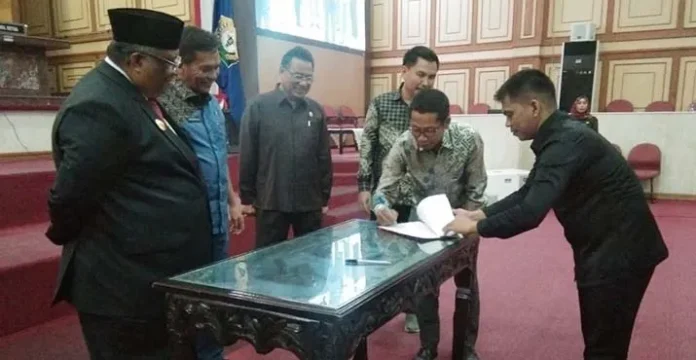 DPRD dan Pemrov Sultra Tetapkan Sembilan Raperda jadi Perda