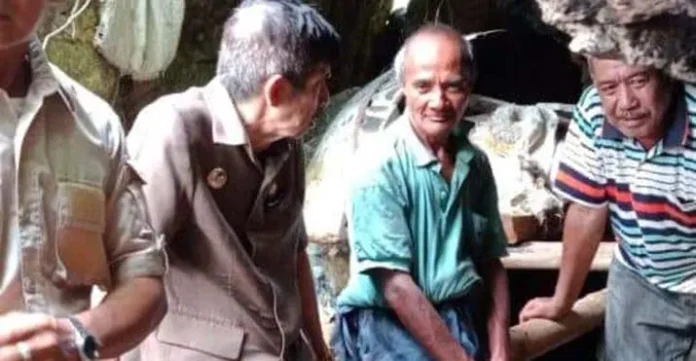 Wali Kota Baubau Kunjungi Warganya yang Tinggal di Gua