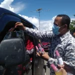 USN Bagikan Hand Sanitizer Gratis ke Warga Kolaka USN Bagikan Hand Sanitizer Gratis ke Warga Kolaka