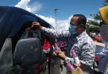 USN Bagikan Hand Sanitizer Gratis ke Warga Kolaka USN Bagikan Hand Sanitizer Gratis ke Warga Kolaka