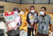 Covid-19, Ilmiati Daud Sidak Stok Beras di Bulog Wakatobi Covid-19, Ilmiti Daud Sidak Stok Beras di Bulog Wakatobi