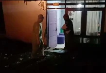 Dicurigai Terjangkit Covid-19, Seorang Warga di Kendari Dijemput Petugas Medis Pakai APD Dicurigai Terjangkit Covid-19, Seorang Warga di Kendari Dijemput Petugas Medis Pakai APD