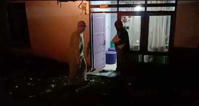 Dicurigai Terjangkit Covid-19, Seorang Warga di Kendari Dijemput Petugas Medis Pakai APD