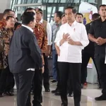 Antisipasi Corona, Jokowi Pantau Sterilisasi di Bandara Soeta Antisipasi Corona, Jokowi Pantau Sterilisasi di Bandara Soeta