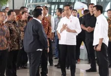 Antisipasi Corona, Jokowi Pantau Sterilisasi di Bandara Soeta Antisipasi Corona, Jokowi Pantau Sterilisasi di Bandara Soeta