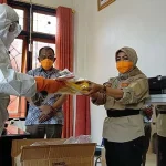 Pemkab Kolut Salurkan APD dan 200 Boks Masker ke Satgas Covid-19 Pemkab Kolut Salurkan APD dan 200 Boks Masker ke Satgas Covid-19