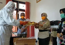 Pemkab Kolut Salurkan APD dan 200 Boks Masker ke Satgas Covid-19 Pemkab Kolut Salurkan APD dan 200 Boks Masker ke Satgas Covid-19