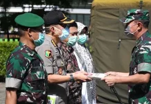 Pangdam Hasanuddin Serahkan 200 APD untuk Dua Rumah Sakit di Sultra