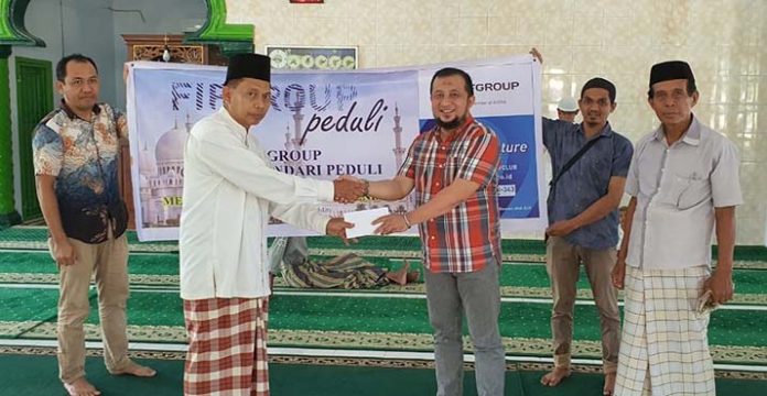 FIFGROUP Kendari Peduli Rumah Ibadah Melalui Program CSR