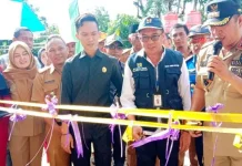 Ruksamin Resmikan 30 Unit Bantuan Rumah Nelayan Ruksamin Resmikan 30 Unit Bantuan Rumah Nelayan