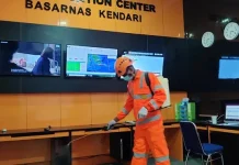 Antisipasi Covid-19, Basarnas Kendari Lakukan Penyemprotan Disinfektan dan Cek Suhu Badan Personel Antisipasi Covid-19, Basarnas Kendari Lakukan Penyemprotan Disinfektan dan Cek Suhu Badan Personel