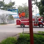 Damkar Kendari Semprotkan 8000 Liter Disinfektan di Jalan Kota Damkar Kendari Semprotkan 8000 Liter Disinfektan di Jalan Kota