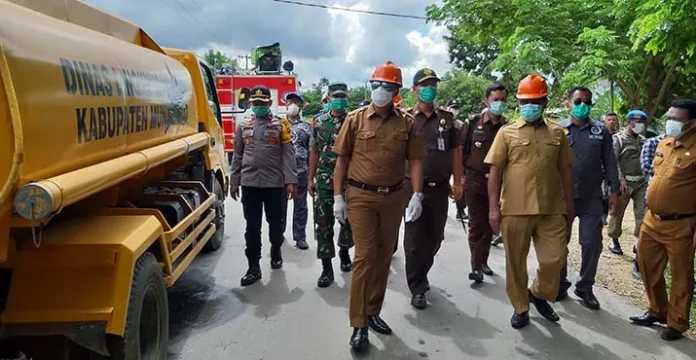 disenfektan_mubar Cegah Penyebaran Covid-19, Bupati Mubar Lakukan Penyemprotan Disinfektan Massal