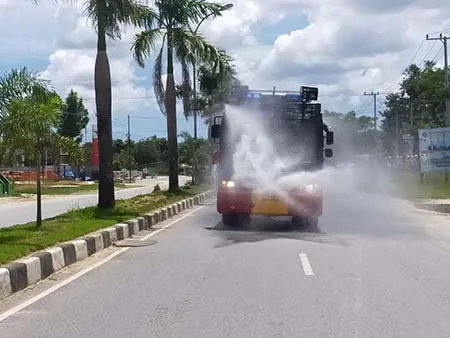 250 Personel Brimob Disinfektan Massal Fasilitas Publik di Kendari