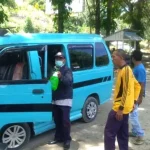 Angkutan Umum di Kendari Disemprot Disinfektan Angkutan Umum di Kendari Disemprot Disinfektan