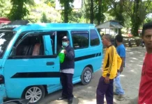 Angkutan Umum di Kendari Disemprot Disinfektan Angkutan Umum di Kendari Disemprot Disinfektan