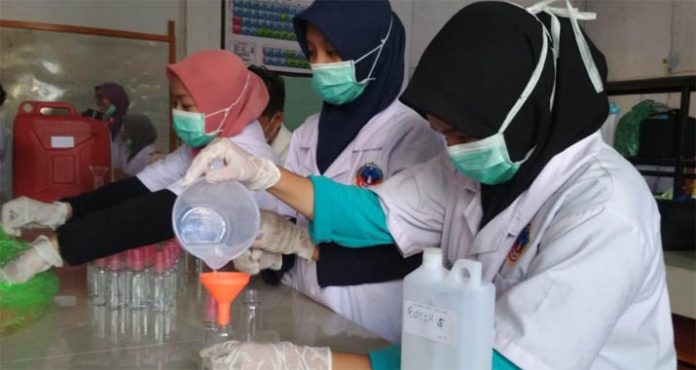 USN Kolaka Produksi Hand Sanitizer Antisipasi Sebaran Virus Corona