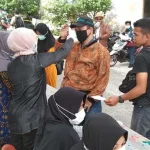 Turun di Pulau Tomia, Sejumlah Penumpang Diperiksa Kesehatannya Turun di Pulau Tomia, Sejumlah Penumpang Diperiksa Kesehatannya