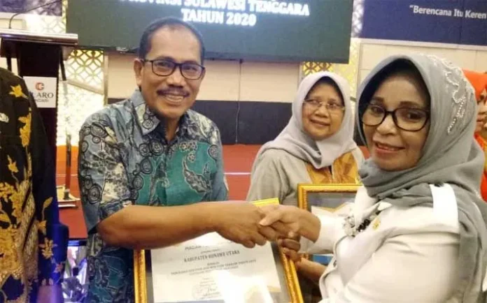 Mubar Raih Penghargaan Terbaik Pertama Pengelolaan Gedung Alkon se-Sultra