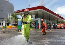 Pertamina Lakukan Penyemprotan Disinfektan Dua SPBU di Sultra Pertamina Lakukan Penyemprotan Disinfektan Dua SPBU di Sultra