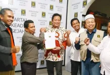 PKS Resmi Keluarkan SK Dukungan untuk Rusman-Bachrun PKS Resmi Keluarkan SK Dukungan untuk Rusman-Bachrun