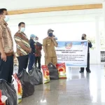 Pemkab Konsel Beri Bantuan Warga Tidak Mampu Berstatus ODP Corona Pemkab Konsel Beri Bantuan Warga Tidak Mampu Berstatus ODP Corona