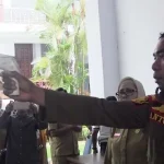 Waspada Corona, Tamu di Rujab Gubernur Sultra Wajib Tes Suhu Tubuh Waspada Corona, Tamu di Rujab Gubernur Sultra Wajib Tes Suhu Tubuh