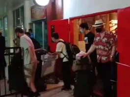Viral Video Puluhan TKA China Tiba di Bandara Haluoleo, Ini Penjelasan Kapolda Viral Video Puluhan TKA China Tiba di Bandara Haluoleo, Ini Penjelasan Kapolda
