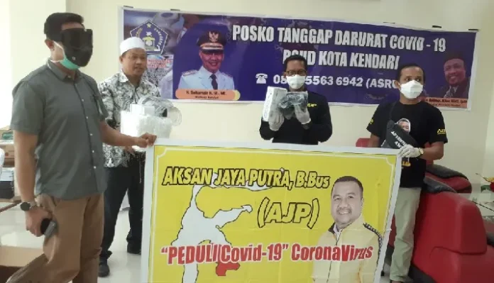 AJP Serahkan Ratusan APD di Dua Rumah Sakit Rujukan Covid-19