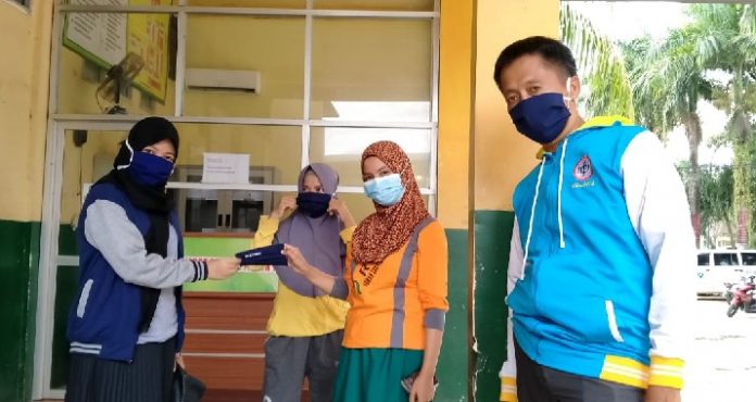 Cegah Penularan Covid-19, IDI Kolaka Bagikan 1000 Masker