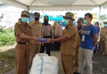 Bupati Konkep Serahkan Ribuan Masker ke Satgas Penanggulangan Covid-19 Bupati Konkep Serahkan Ribuan Masker ke Satgas Penanggulangan Covid-19