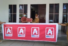 Alfamidi Serahkan Bantuan Paket Sembako ke Pemkab Konsel Alfamidi Serahkan Bantuan Paket Sembako ke Pemkab Konsel