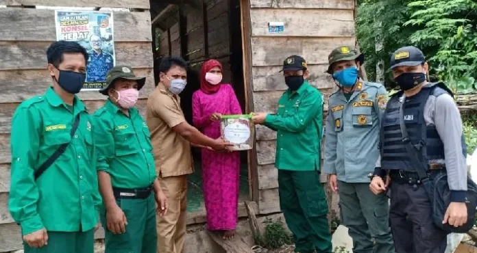 BKSDA Sultra Berbagi ke Masyarakat Terdampak Covid-19