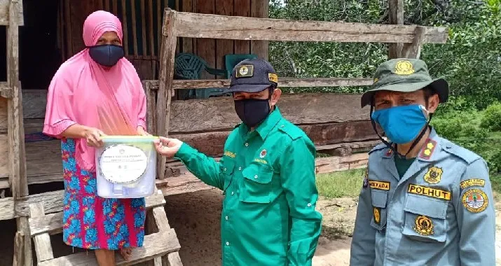 BKSDA Sultra Berbagi ke Masyarakat Terdampak Covid-19