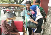 Alumni MAN IC Kendari Salurkan Bantuan ke Warga dan Tenaga Medis Alumni MAN IC Kendari Salurkan Bantuan ke Warga dan Tenaga Medis