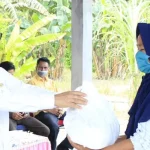 Bupati Konsel Serahkan Bantuan Sembako 1.642 KK ke Warga Terdampak Covid-19 Bupati Konsel Serahkan Bantuan Sembako 1.642 KK ke Warga Terdampak Covid-19