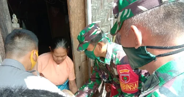 Bantuan Sambut Ramadan, Relawan Covid-19 Baubau Salurkan Sembako ke Rumah Warga