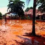 Sekolah dan Pemukiman di Konut Terendam Banjir Lumpur, Diduga Akibat Kegiatan PT Cinta Jaya Sekolah dan Pemukiman di Konut Terendam Banjir Lumpur, Diduga Akibat Kegiatan PT Cinta Jaya