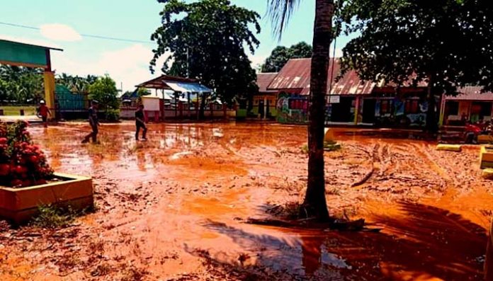 Sekolah dan Pemukiman di Konut Terendam Banjir Lumpur, Diduga Akibat Kegiatan PT Cinta Jaya