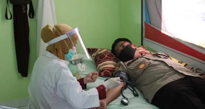 Peduli Kemanusiaan, Puluhan Personel Polres Bombana Gelar Donor Darah