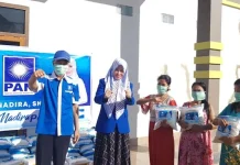 Gerakan Nadira Peduli Bagikan Ratusan Paket Sembako ke Warga Gerakan Nadira Peduli Bagikan Ratusan Paket Sembako ke Warga