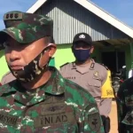 Dandim Kendari Pimpin Langsung Penyaluran Ratusan Sembako Untuk Warga Bajo Komandan Kodim 1417 Kendari, Kolonel Inf Alamsyah