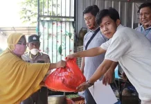 PT Antam UPBN Sultra Bagi 1500 Paket Sembako Gratis ke Warga Pomalaa PT Antam UPBN Sultra Bagi 1500 Paket Sembako Gratis ke Warga Pomalaa