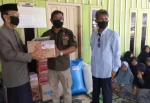Perusda Kolaka Salurkan Paket Sembako ke Masyarakat Perusda Kolaka Salurkan Paket Sembako ke Masyarakat
