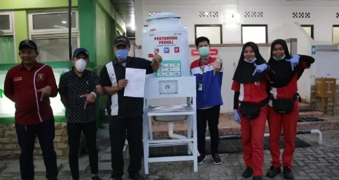 Cegah Covid-19, Pertamina Gandeng Mitra Binaan Sediakan Wastafel Portabel