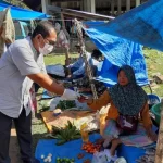 DPPKBP3A Mubar Bagikan Masker Gratis ke Masyarakat DPPKBP3A Mubar Bagikan Masker Gratis ke Masyarakat